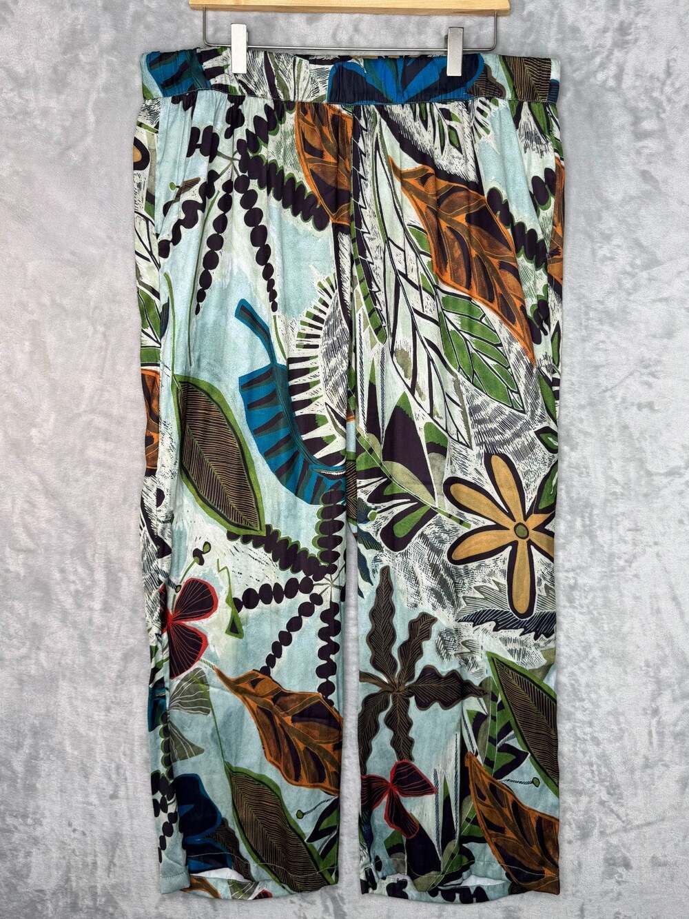T Tahari Woman Pants Womens 1X Satin Tropical Print Wide Leg Pull On Pockets